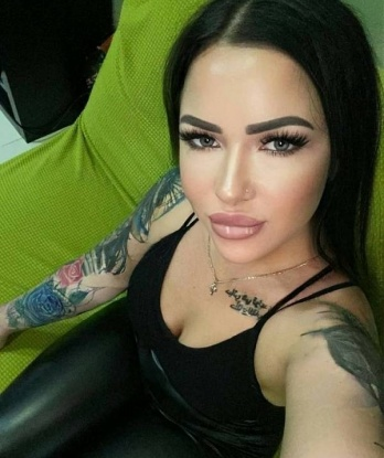 Фото, на которых я сияю от желания, ждут тебя! 📷💋
У меня есть стильные апартаменты в Москве, где мы можем встретиться. Здесь мы сможем погрузиться в мир страсти и наслаждения. Моя чувственная массажная техника сведет тебя с ума, а оральный секс приведет тебя к экстазу. Будь уверен, ты будешь доволен каждой минутой, проведенной со мной.
Мои клиенты отмечают мою непревзойденную красоту и профессионализм. Они говорят, что я умею быть страстной и нежной одновременно. Я всегда рада услышать о твоих фантазиях и пожеланиях, чтобы сделать наше свидание особенным для нас обоих.
Не упусти возможность познакомиться со мной и испытать настоящий шик, страсть и нежность в Москве. Сделай шаг к райскому наслаждению и приходи ко мне! 💫🌹 Уляна
